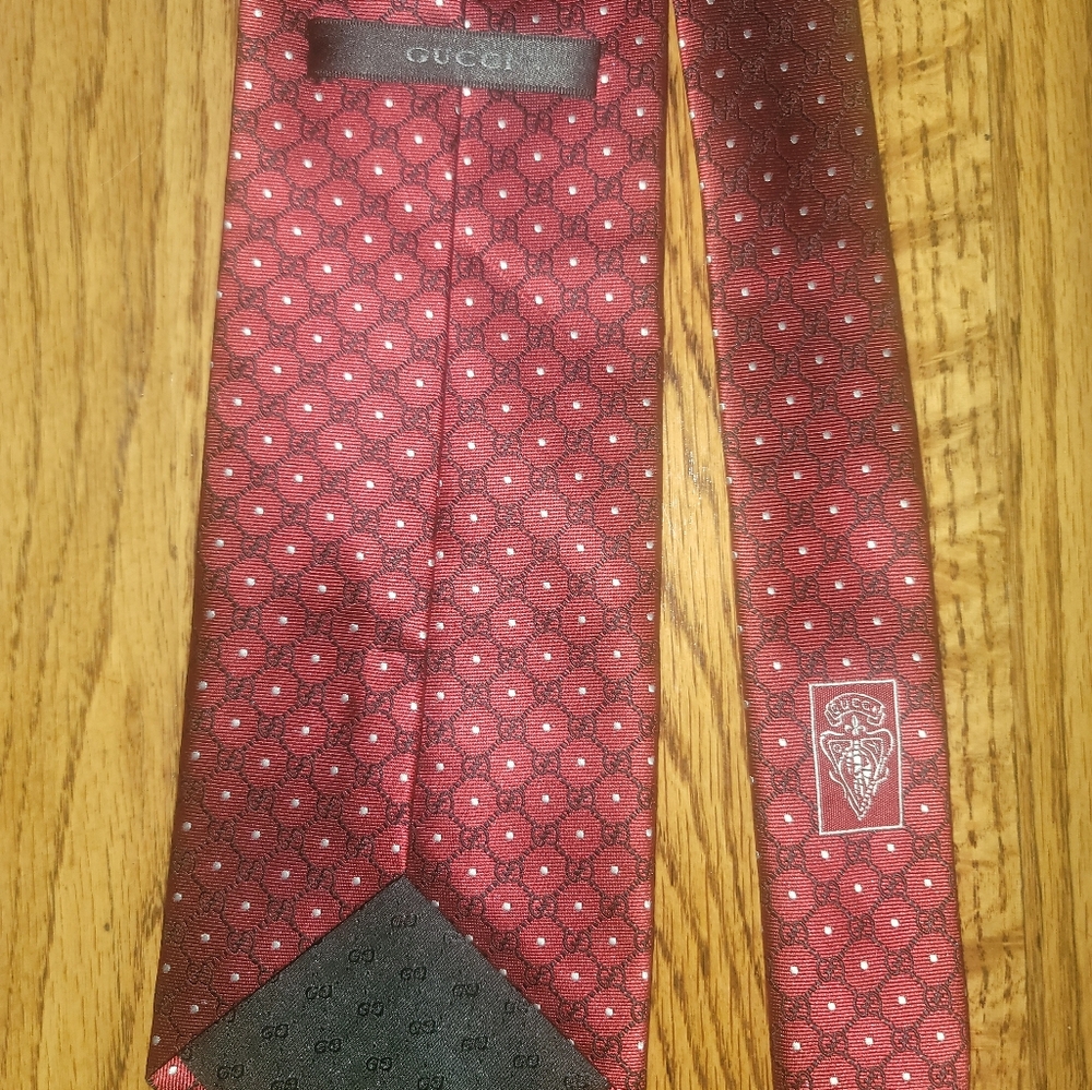Gucci GG Logo Print Black Red White Silk Tie - Picture 11 of 13
